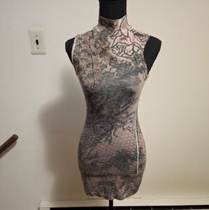 Elegant Sleeveless Top with Artistic Print
